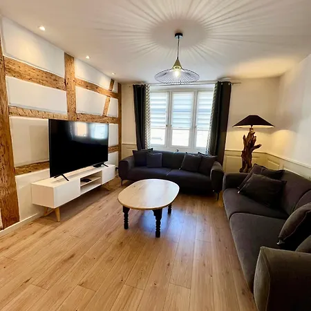 Colm Arcades Apartman *
